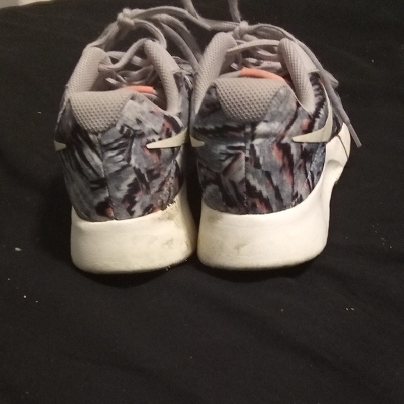 Nike Kids' Multicolor Pattern Sneakers - Picture 4 of 5